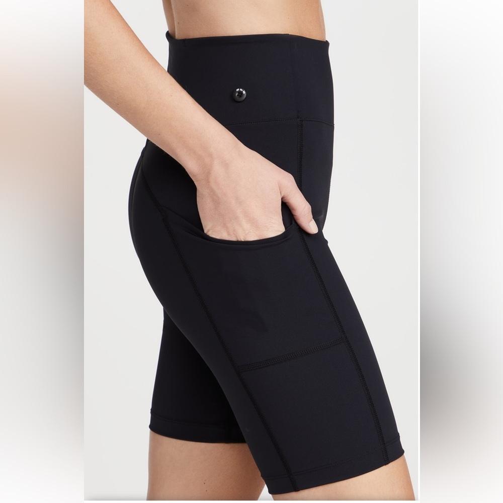 On Cloud On Running Active Shorts Size Small - image 3